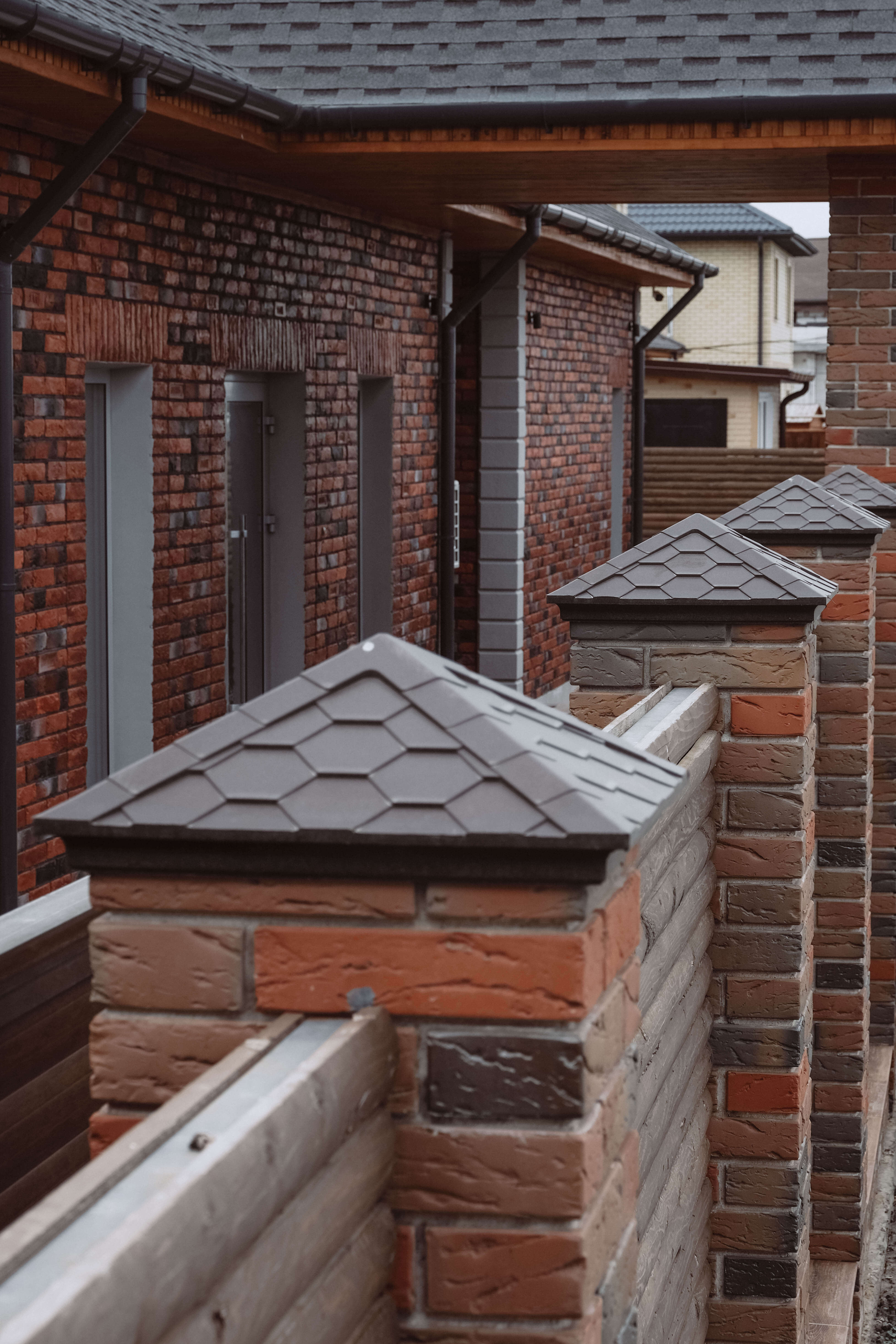 Колпак Zking Эверест Коричневый на столб 1.5х1.5 кирпича (390х390мм) в Коврове фото